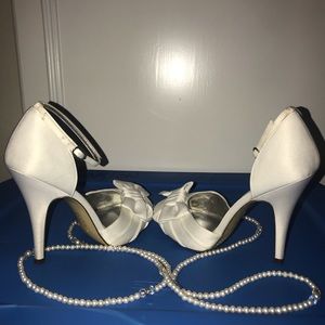 #weddingshoe #whiteshoe #peeptoe #anklestrap